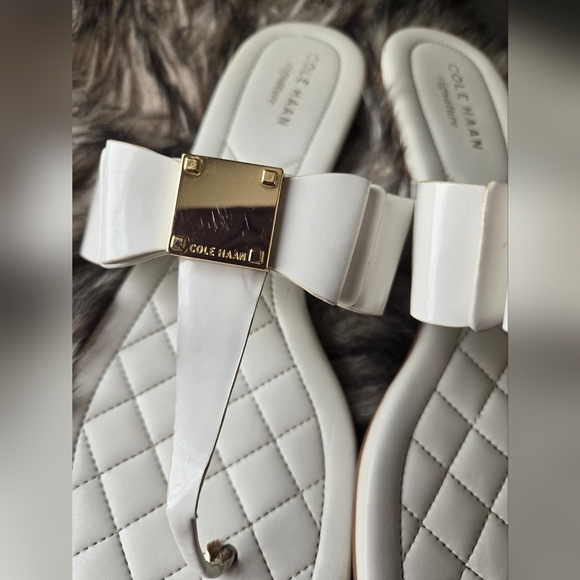 Cole Haan Signature Sandals sz 8 White/Gold - Picture 2 of 3